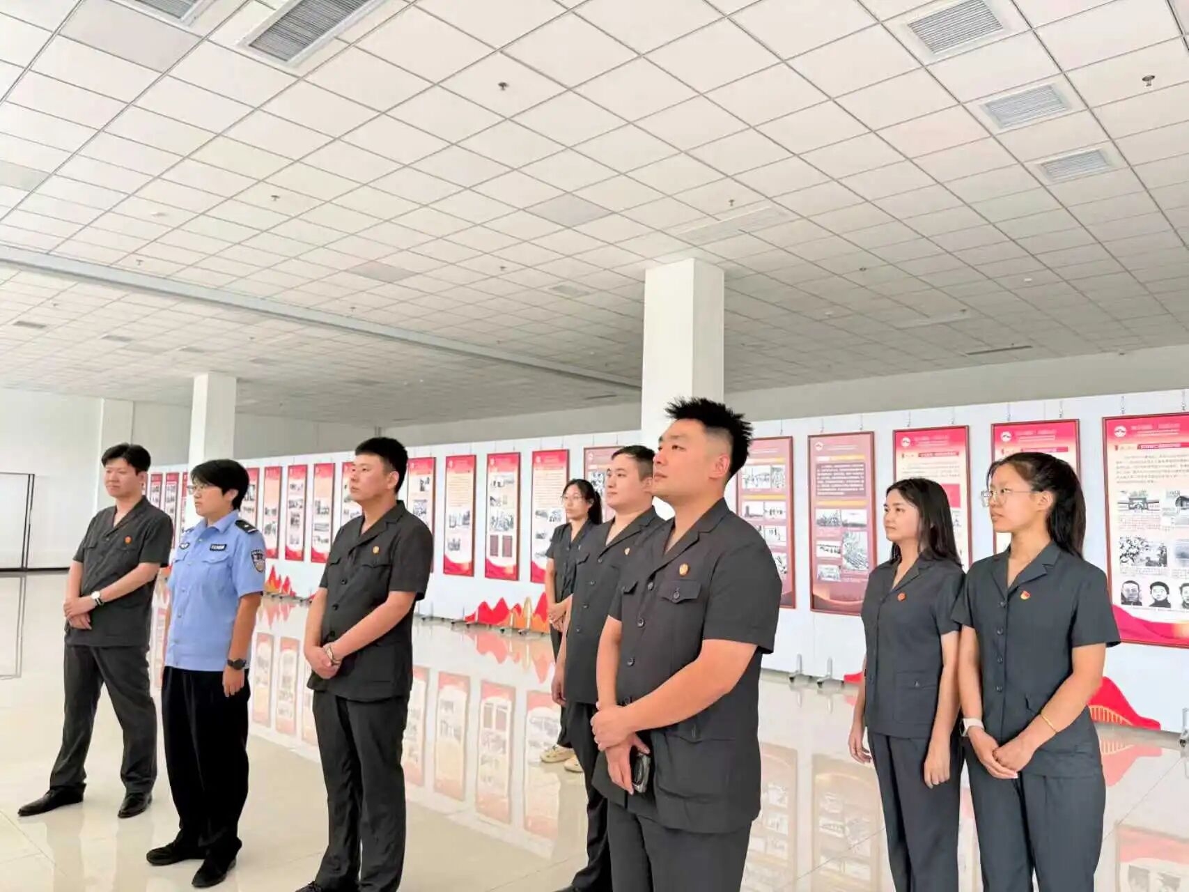 高阳法院组织干警参观“烽火燕赵·